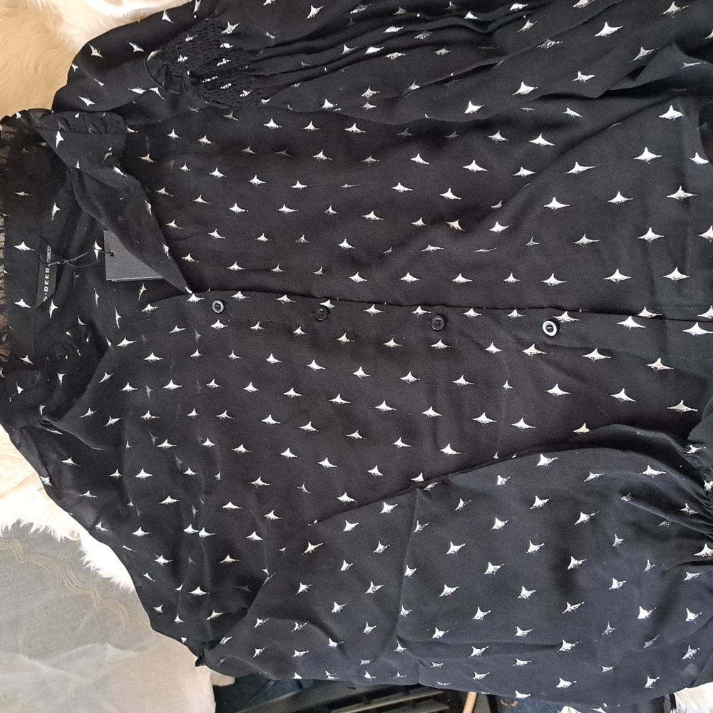 Really cute nwt s deer sheer boho top. I would say she is oversized
